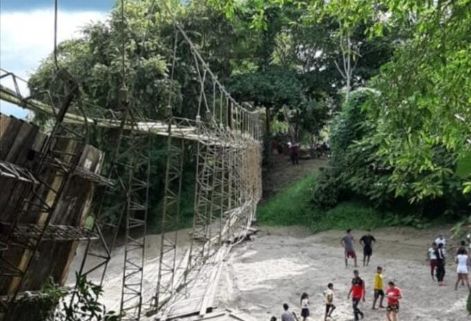 Puente colgante en Necoclí, Antioquia