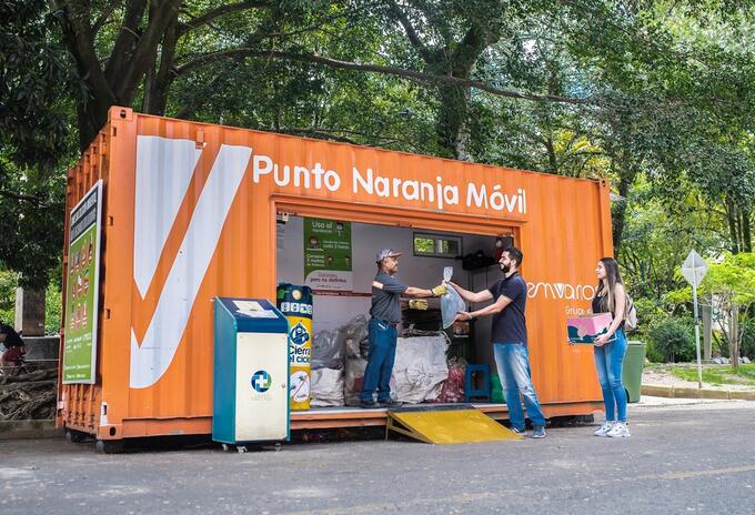 Puntos naranjas de la Ruta Recicla en Medellín.