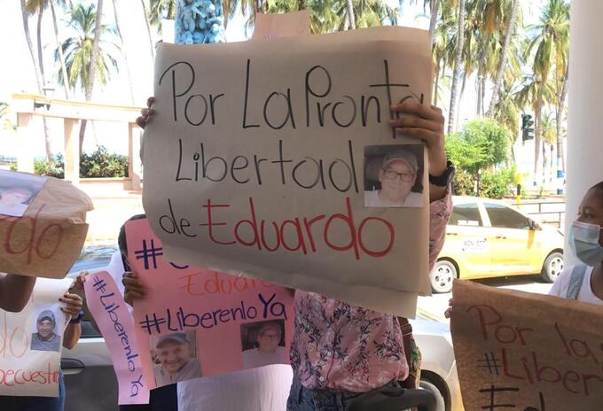 Plantón por liberación de docentes.