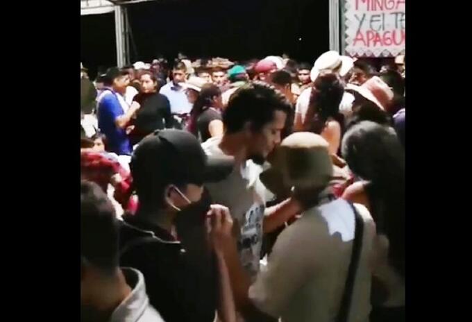 Reunión de indígenas en Cauca, criticado en redes por no guardar medidas de seguridad.