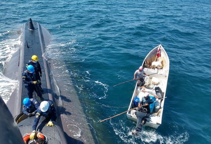 Los pescadores sufrieron una avería en uno de los motores de su embarcación mientras estaban en su faena de pesca artesanal