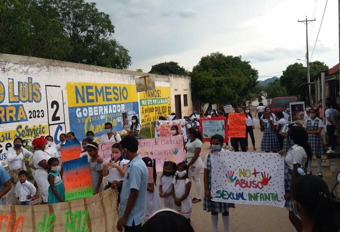 Plantón en La Junta en rechazo a abuso de menor indígena
