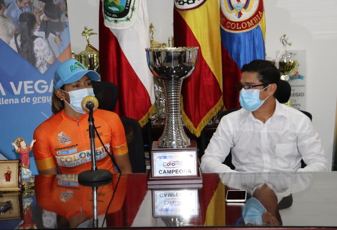 Myriam Núñez y alcalde de La Vega, Cundinamarca