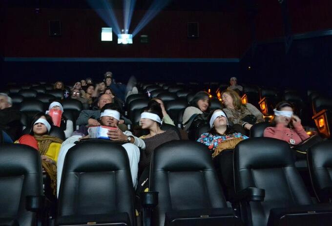Una plataforma de cine accesible para personas ciegas y sordas