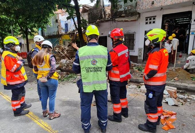 Tres personas resultaron lesionadas en el colapso parcial de las viviendas.