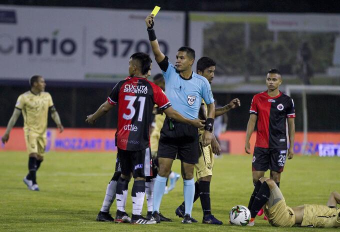 ÁRBITRO RECONOCIÓ SU ERROR ÁRBITRO RECONOCIÓ SU ERROR