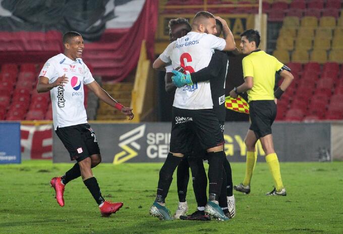 América venció a Santa Fe en penales América venció a Santa Fe en penales