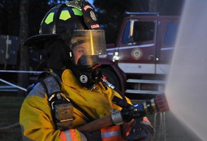En Colombia hay 3.500 mujeres bomberas, 100 de ellas son comandantes de distintos cuerpos de bomberos del país.