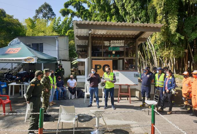 Organismos de socorro buscan en zonas boscosas y orillas del río, cercano al barrio donde desapareció.