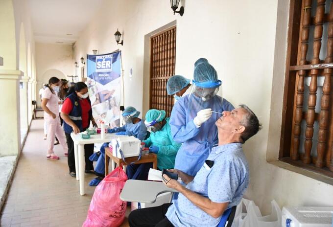 Contagios en adultos mayores