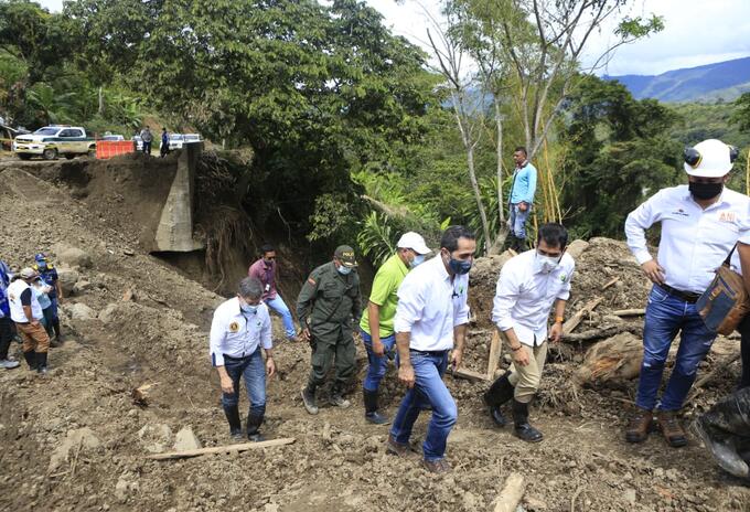 Visita de autoridades departamentales a Dabeiba