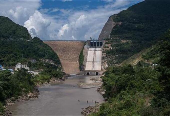 vertimiento controlado del embalse Topocoro