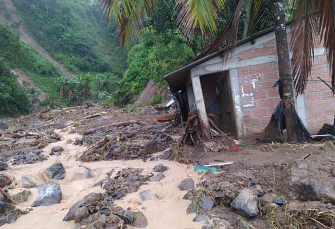 Varias viviendas fueron arrastradas por la corriente en Dabeiba, Antioquia.