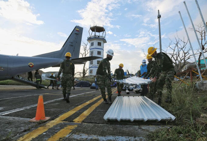Traslado de materiales para las casas de Providencia