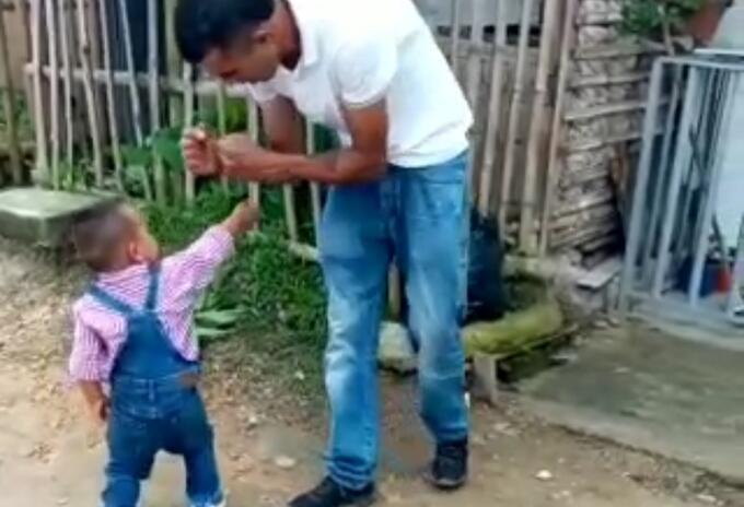 Enseñan a menor de cinco años a pelear y defenderse