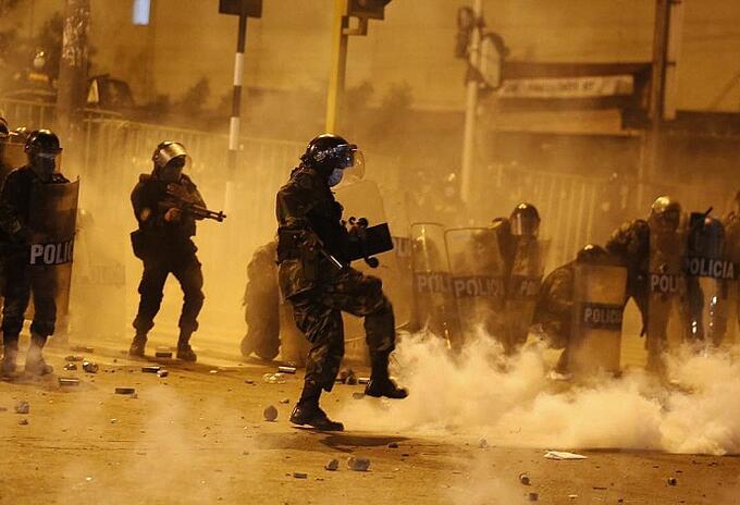 Varios heridos y detenidos