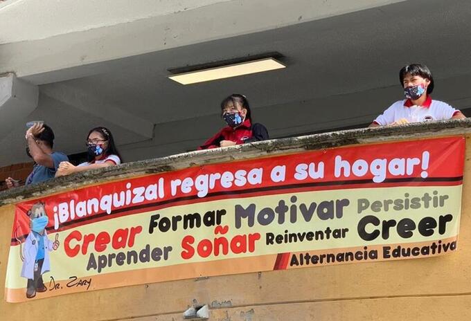 Así comenzaron las clases los estudiantes en Medellín.