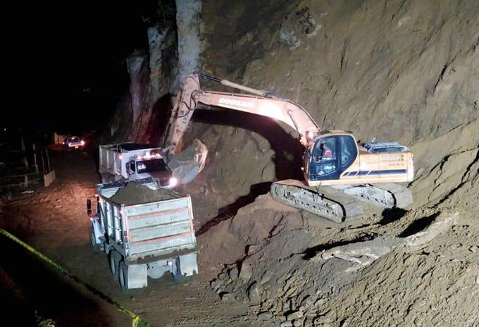Deslizamiento km 39 vía La Línea - Invias