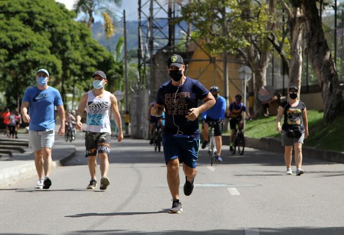 Referencia ciclovía en Medellín.