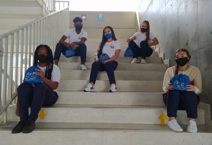 Retorno a clases en Medellín bajo el modelo de alternancia.