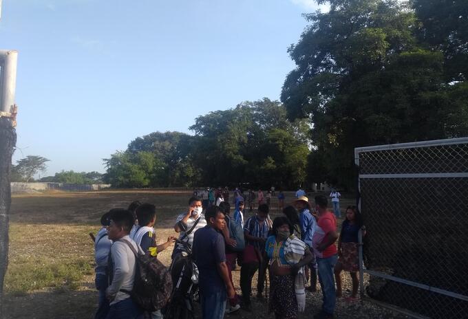 Los indígenas llegaron en la mañana de hoy .
