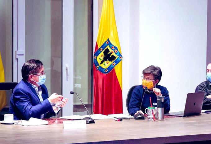 Ministro de Salud, Fernando Ruiz; alcaldesa de Bogotá, Claudia López y secretario de Salud de Bogotá, Alejandro Gómez