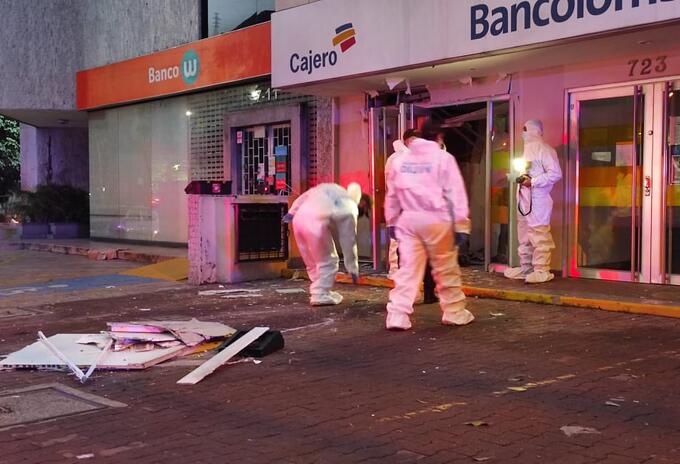 Se recuperó el dinero en cuatros cajas y se inmovilizó un vehículo que tenía las placas alteradas.