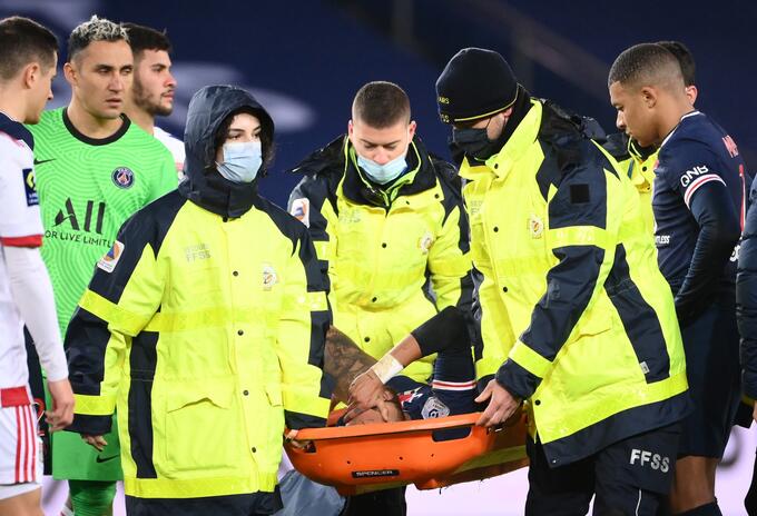 Neymar lesionado en partido del PSG ante Lyon Neymar lesionado en partido del PSG ante Lyon