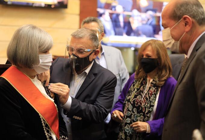 Patricia Linares, expresidenta de la JEP condecorada en el Senado