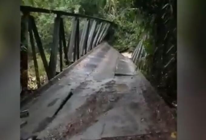 Puente Colapsar Cimitarra