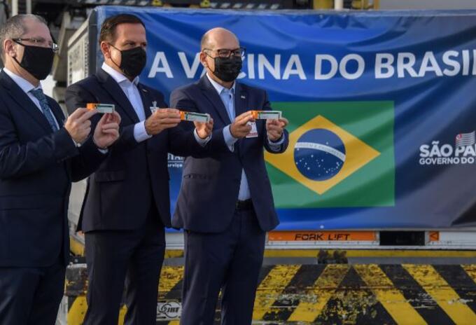 Dosis de vacunas china para Brasil