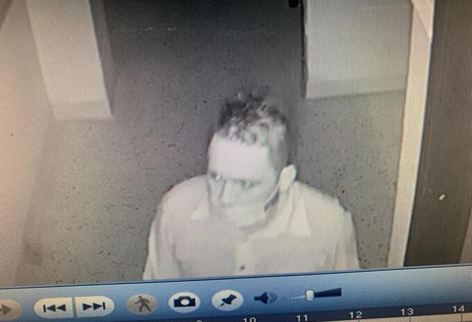 El delincuente quedó registrado en las cámaras de seguridad.