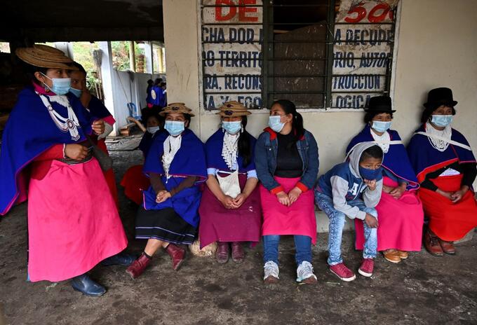Coronavirus en Colombia - Mujeres indígenas misak y un niño en Guambia, zona rural de Silvia (Cauca).