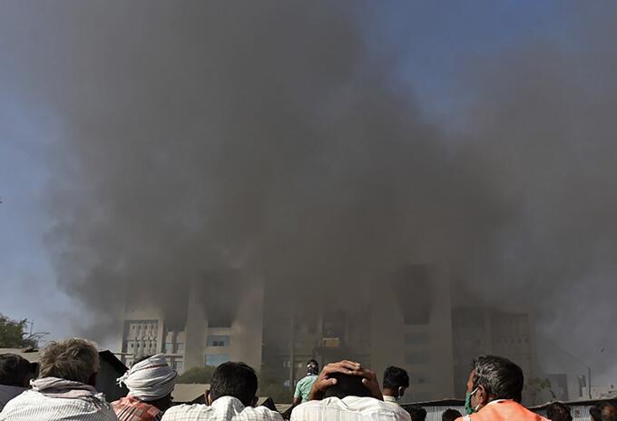 Incendio en sede de vacunas en India