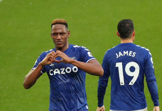 Yerry Mina y James en Everton