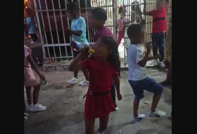 Menores consumen alcohol en vía pública en Cartagena Menores consumen alcohol en vía pública en Cartagena