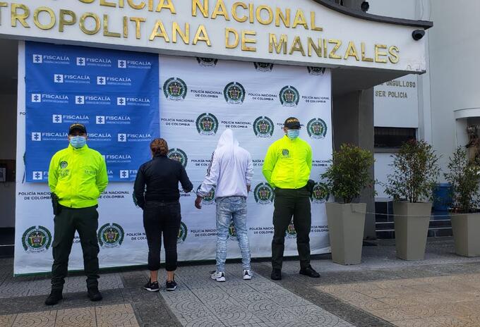 La mujer pretendía cobrar la remuneración a la que tenía derecho el docente, al ser pensionado del magisterio.