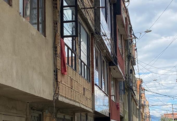 Vuelven los trapos rojos a casas de familias vulnerables en Bogotá