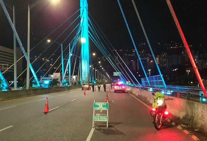 Referencia toque de queda en Medellín.