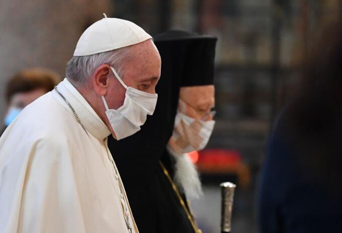 Papa Francisco con tapabocas