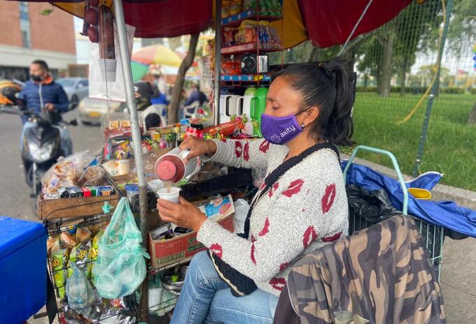 Carmen Castiblanco, vendedora informal en Engativá (Bogotá).