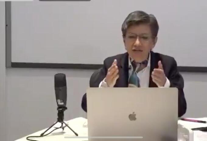 Claudia López se defiende ante el CNE de los promotores de la revocatoria.