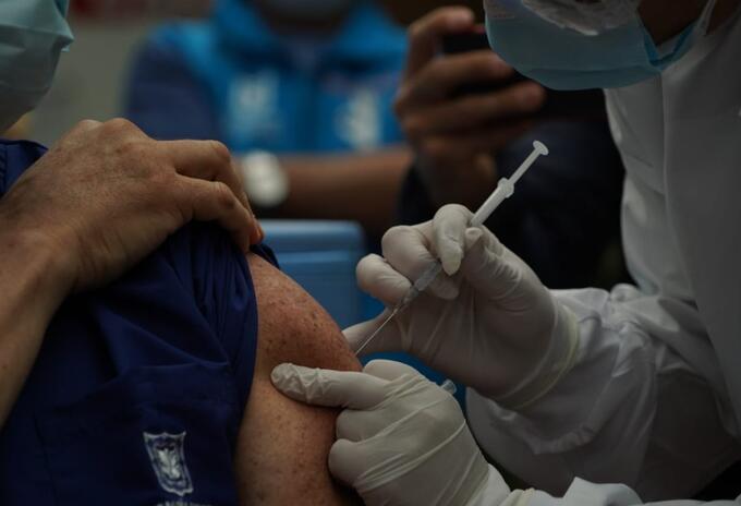 Vacunación en Bogotá contra covid inició el 18 de febrero
