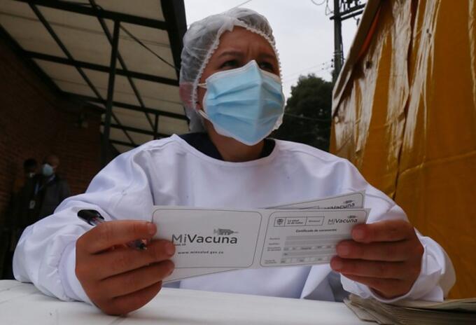 VACUNACIÓN COVID VACUNACIÓN COVID