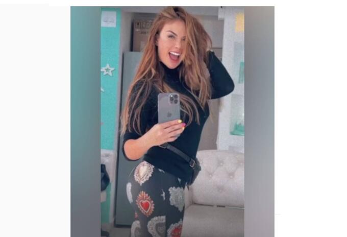 Sara Uribe ahora se ve nalgona Sara Uribe ahora se ve nalgona