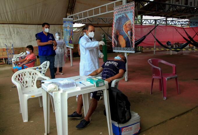 Realizan pruebas de coronavirus en Manaos
