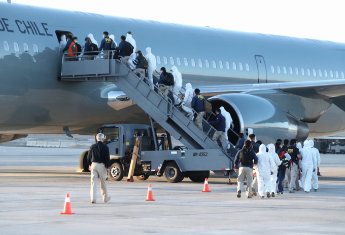 Chile expulsa a migrantes irregulares