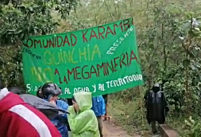 Mineros e indígenas protestando en Quinchía, Risaralda