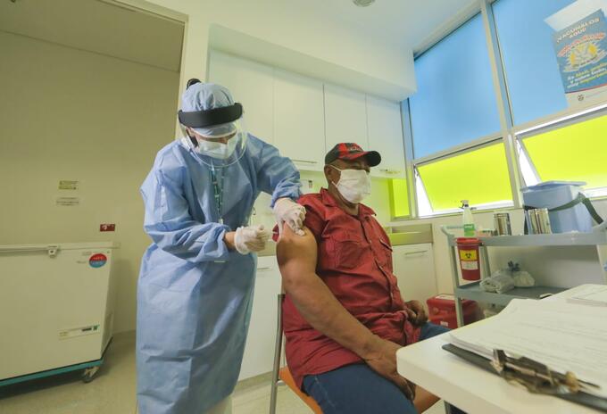 Puntos de vacunación habilitados en Medellín Los cinco puntos de vacunación habilitados en Medellín cuentan con cuidados intensivos.