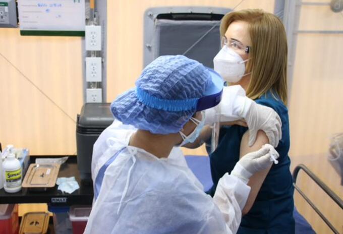 Médica Intensivista primera en recibir vacuna en Cúcuta